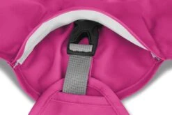 Ruffwear - Sun Shower™ Rain Jacket - Alpenglow Pink 6 Ruffwear - Sun Shower™ Rain Jacket - Alpenglow Pink -Ruffwear 05302 sunshower alpenglowpink buckle web 640x 02be0729 3e4c 4f40 bea8 0e51ffcc54b1
