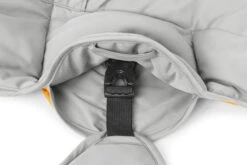 Ruffwear - Quinzee Insulated Jacket - Cloudburst Grey 6 Ruffwear - Quinzee Insulated Jacket - Cloudburst Grey -Ruffwear 05602 quinzee cloudburstgray buckle web 640x 1