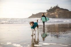 Ruffwear - Fernie Fleece Jacket Tumalo Teal 5 Ruffwear - Fernie Fleece Jacket Tumalo Teal -Ruffwear web 05901 fernie tumalo teal surfing 01 640x 2540afa3 f084 439a bafd 735d354f59ca